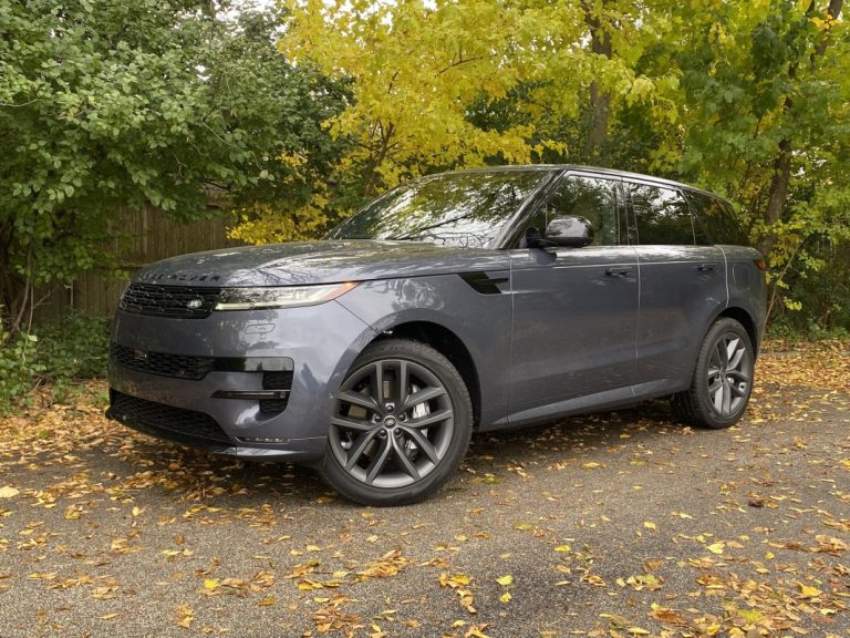 رانج روفر سبورت PHEV 2025: الكهربائية التي تزأر