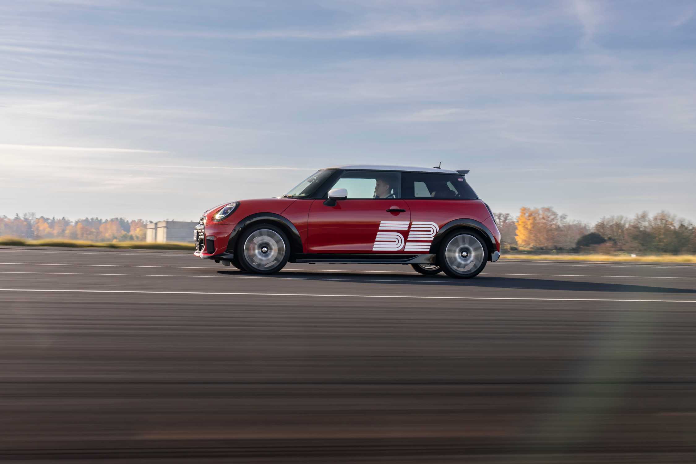 MINI 1965 Victory Edition: تكريم لأيقونة الرالي بلمسة عصرية