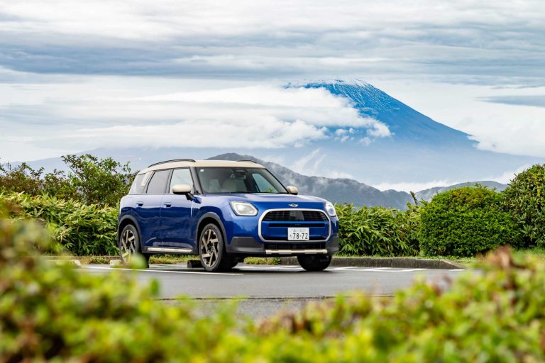MINI Countryman D: رفيق متعدد الاستخدامات للمغامرات الحضرية والطبيعية
