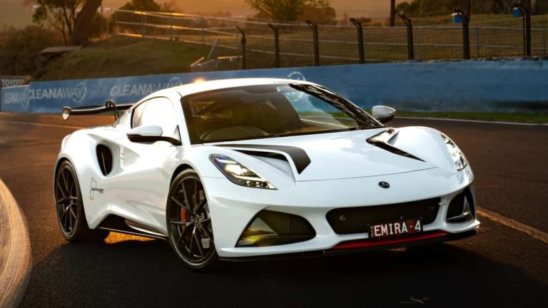 Lotus Emira Turbo Bathurst Edition: خطوة جريئة لجذب عشاق السيارات