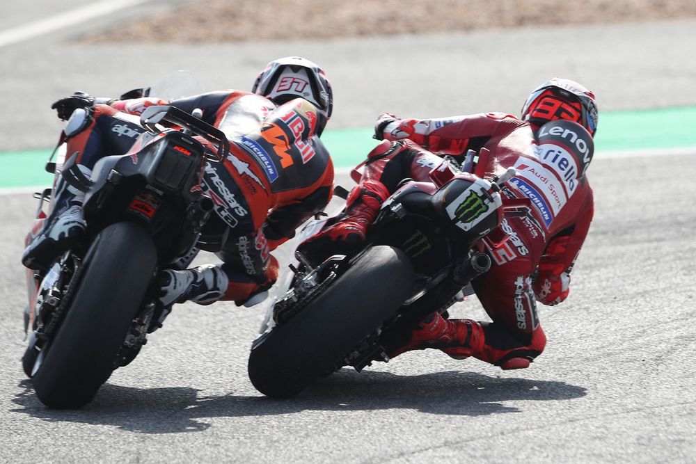 الجدل حول ماركيز وأكوستا: هل هو تحول في تنظيم MotoGP؟