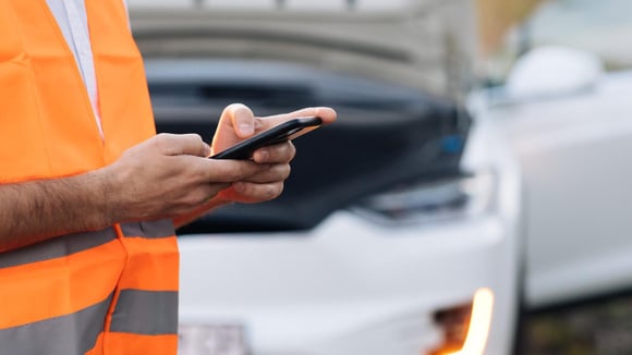 احتيال تأمين السيارات: الذكاء الاصطناعي يدفع موجة جديدة من الخداع