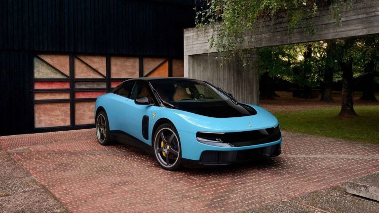 Ferrari تفرض غرامة ضخمة للحفاظ على سرية سيارتها الكهربائية الجديدة Luce EV