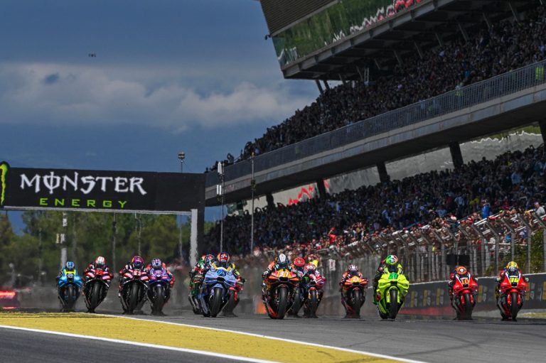 رئيس فريق أبريليا في MotoGP يدعو لضبط سلوك "الأسود في القفص"